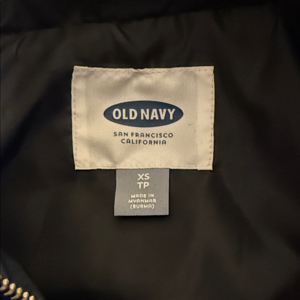 Women’s Black Quilted Vest - Picture 2 of 4